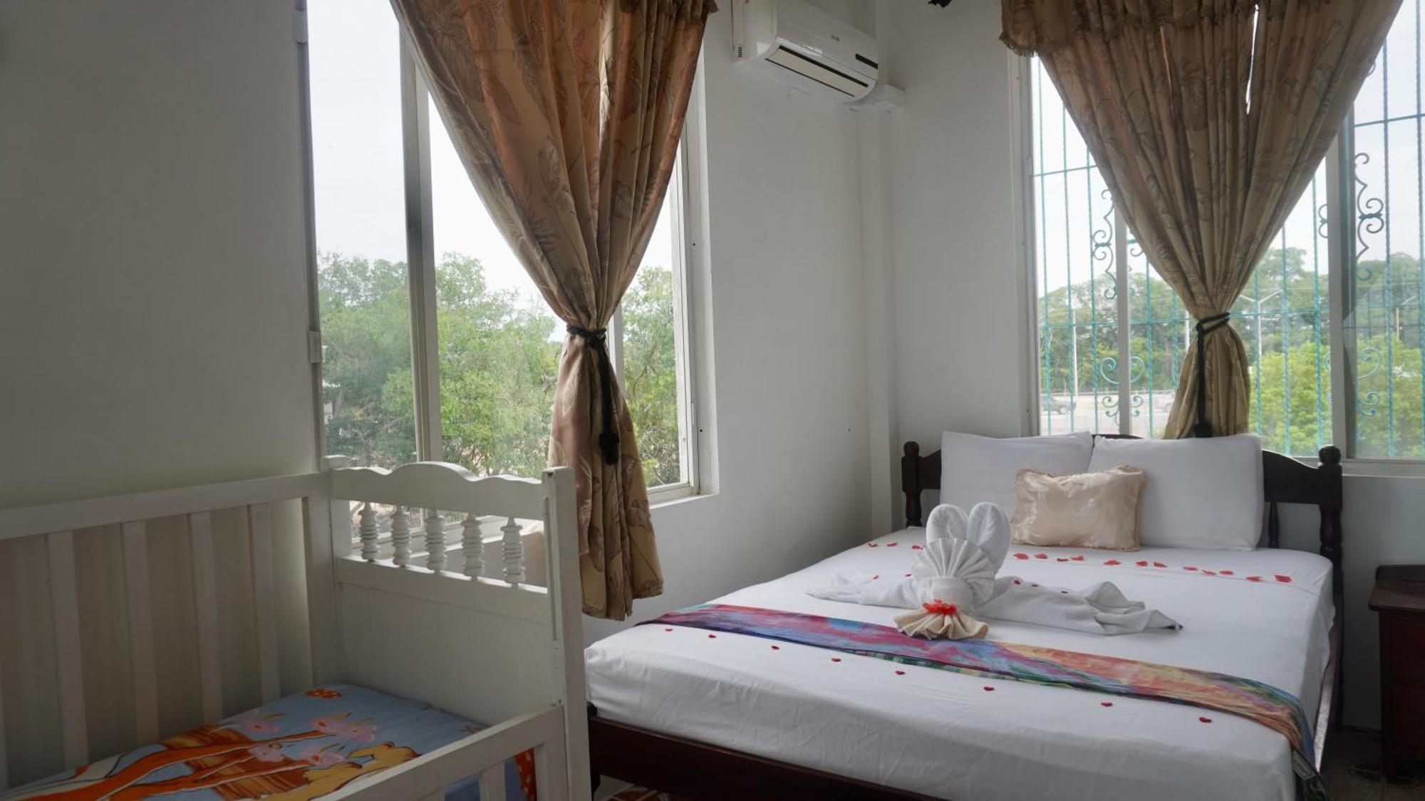 See Belize Waterside Sea View Apartment With Infinity Pool & Overwater Deck Belize City Eksteriør billede